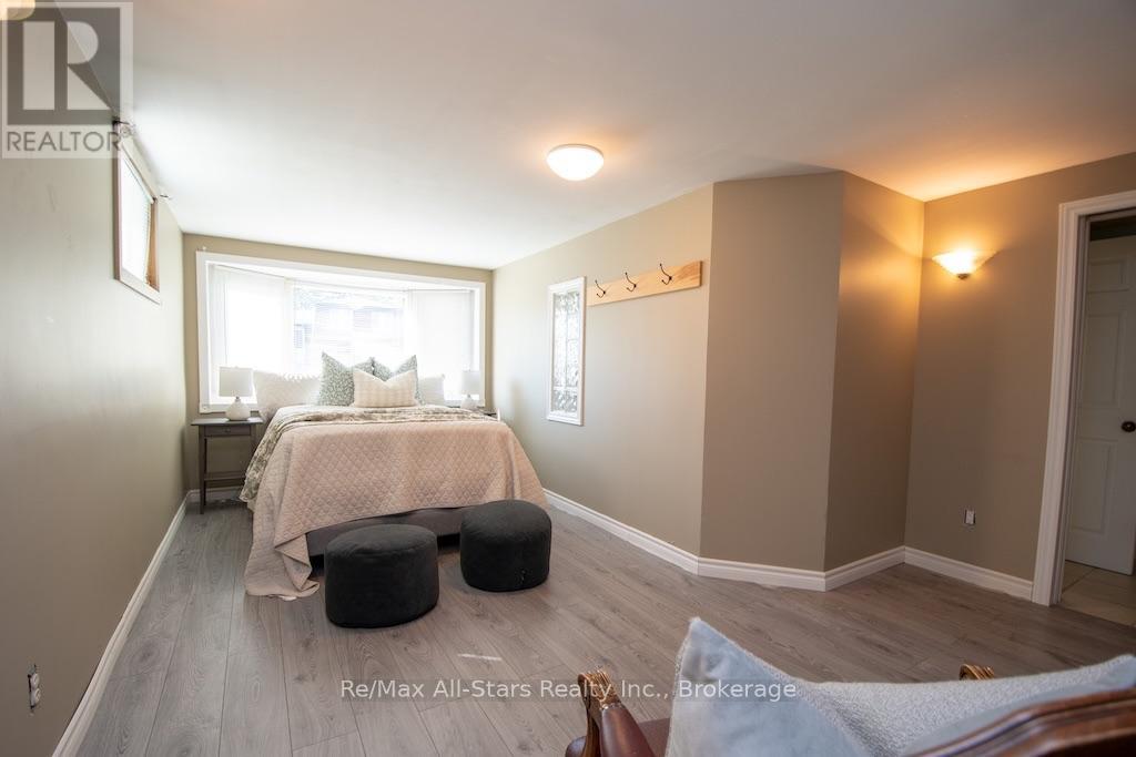 4 DANIEL COURT - Image 32