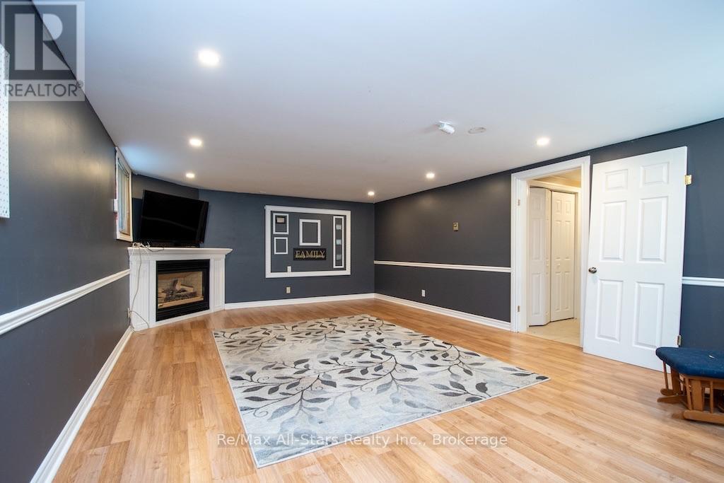 4 DANIEL COURT - Image 35