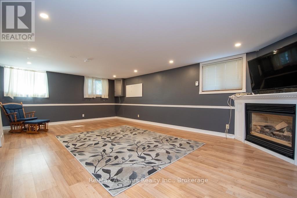 4 DANIEL COURT - Image 36