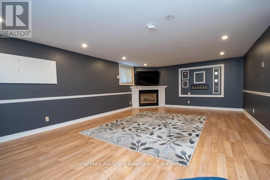 4 DANIEL COURT - Image 37