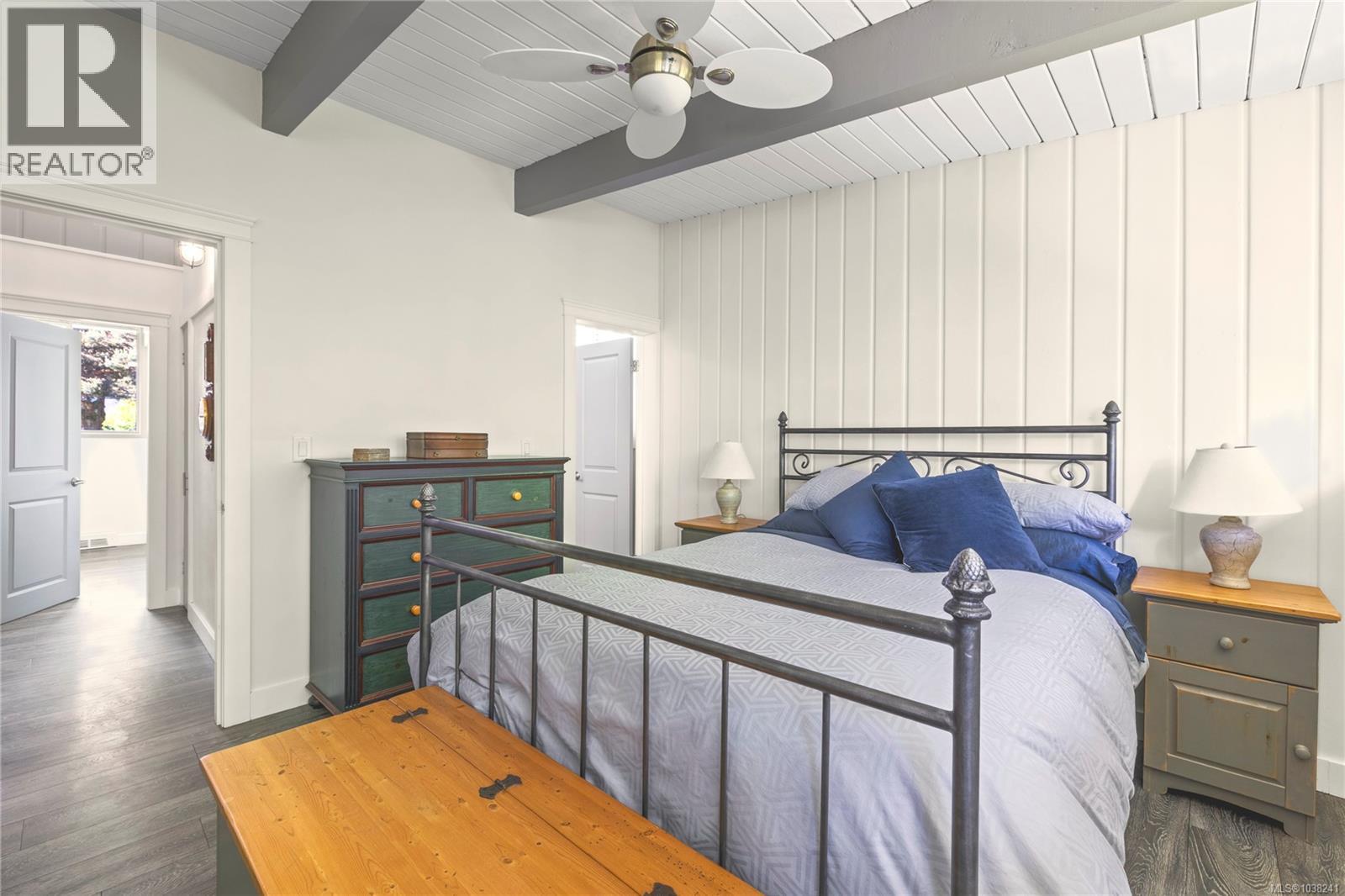 830 Beach Dr - Image 24