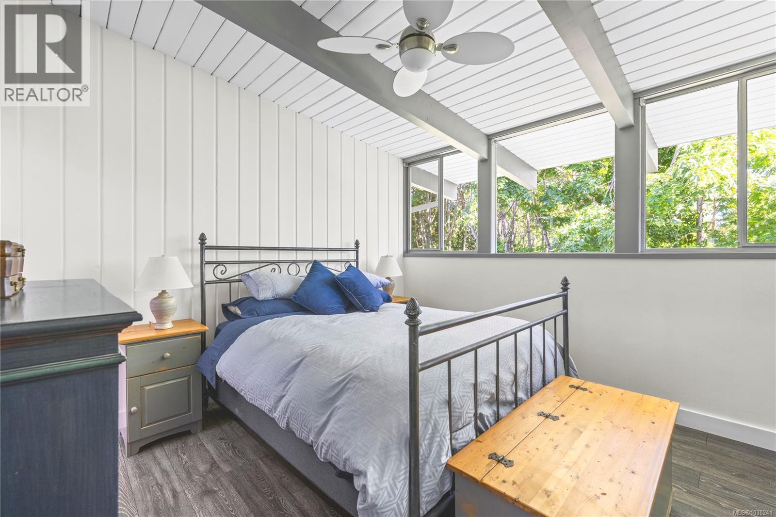 830 Beach Dr - Image 23