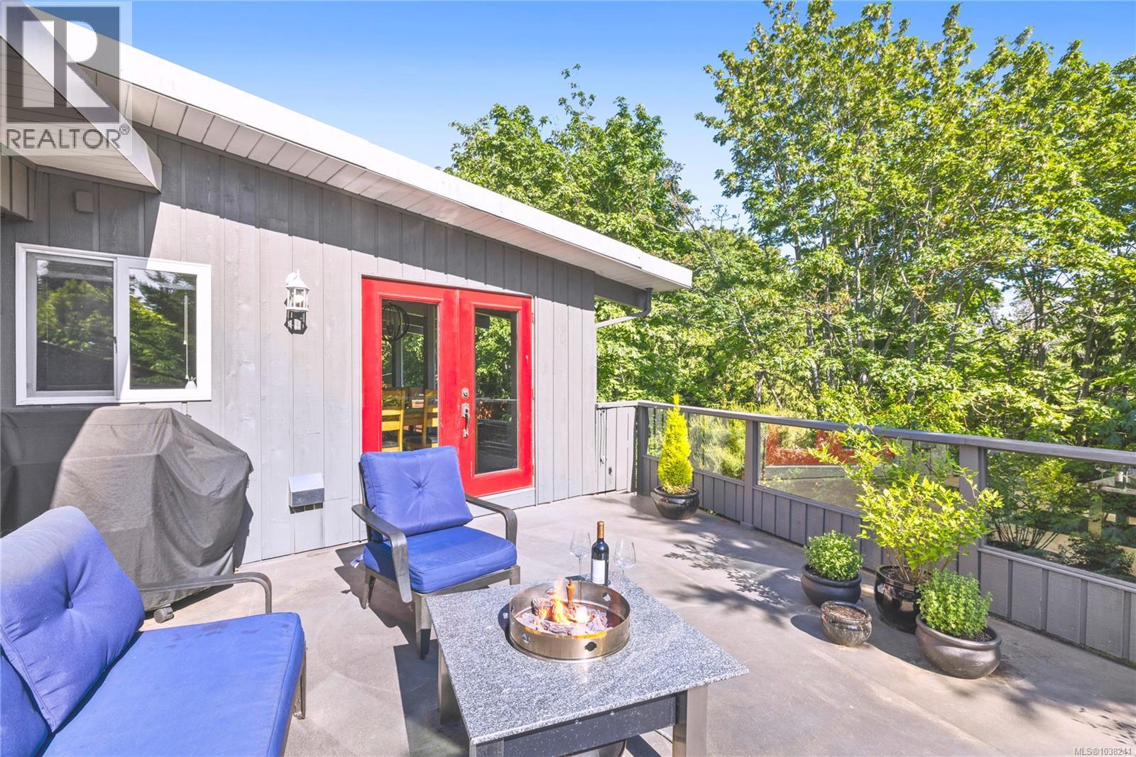 830 Beach Dr - Image 41
