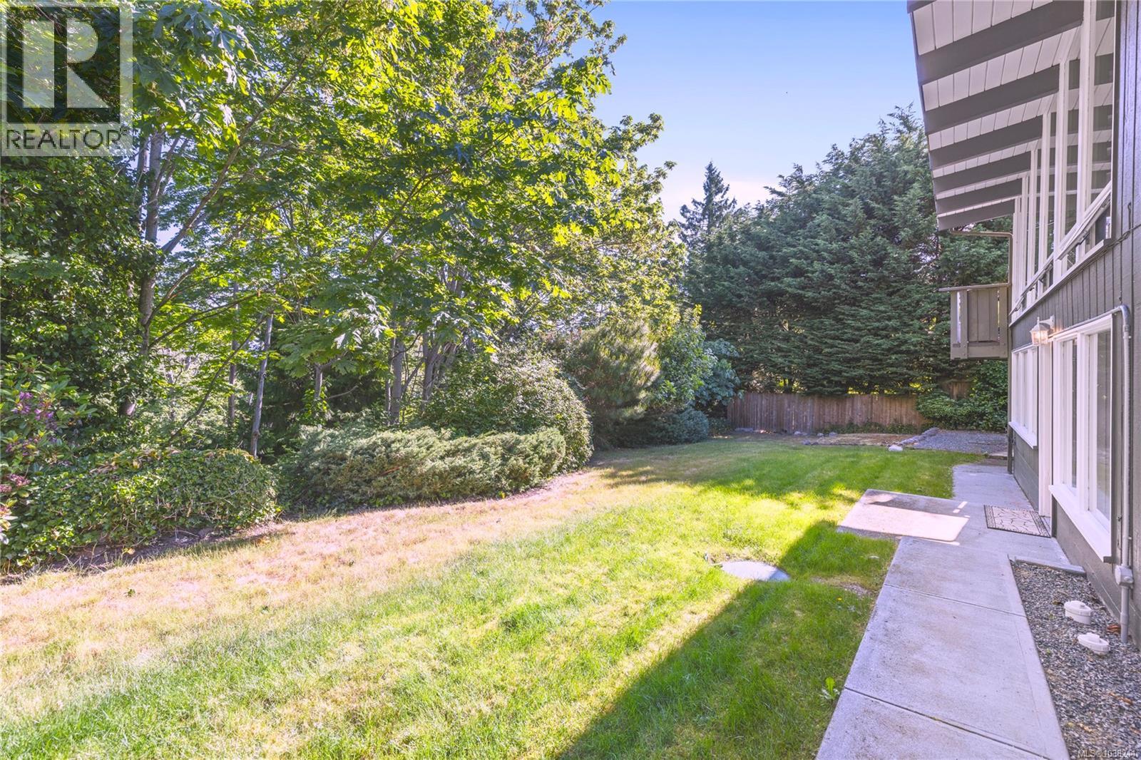 830 Beach Dr - Image 38