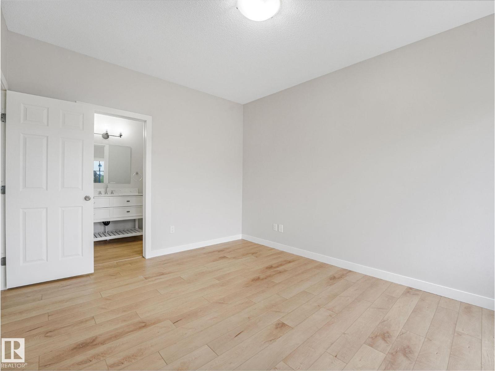 7327 24 AV SW - 27