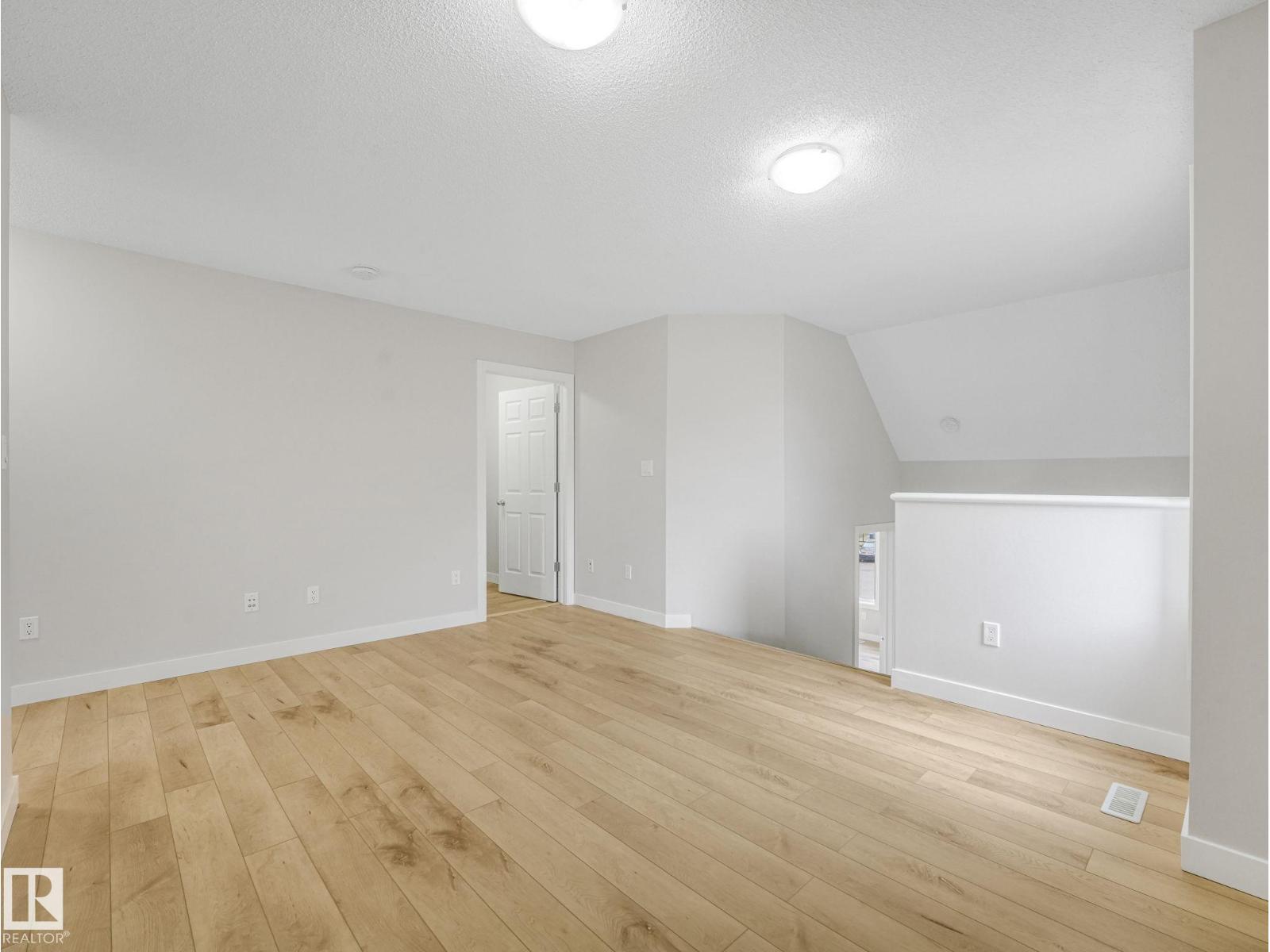 7327 24 AV SW - 33