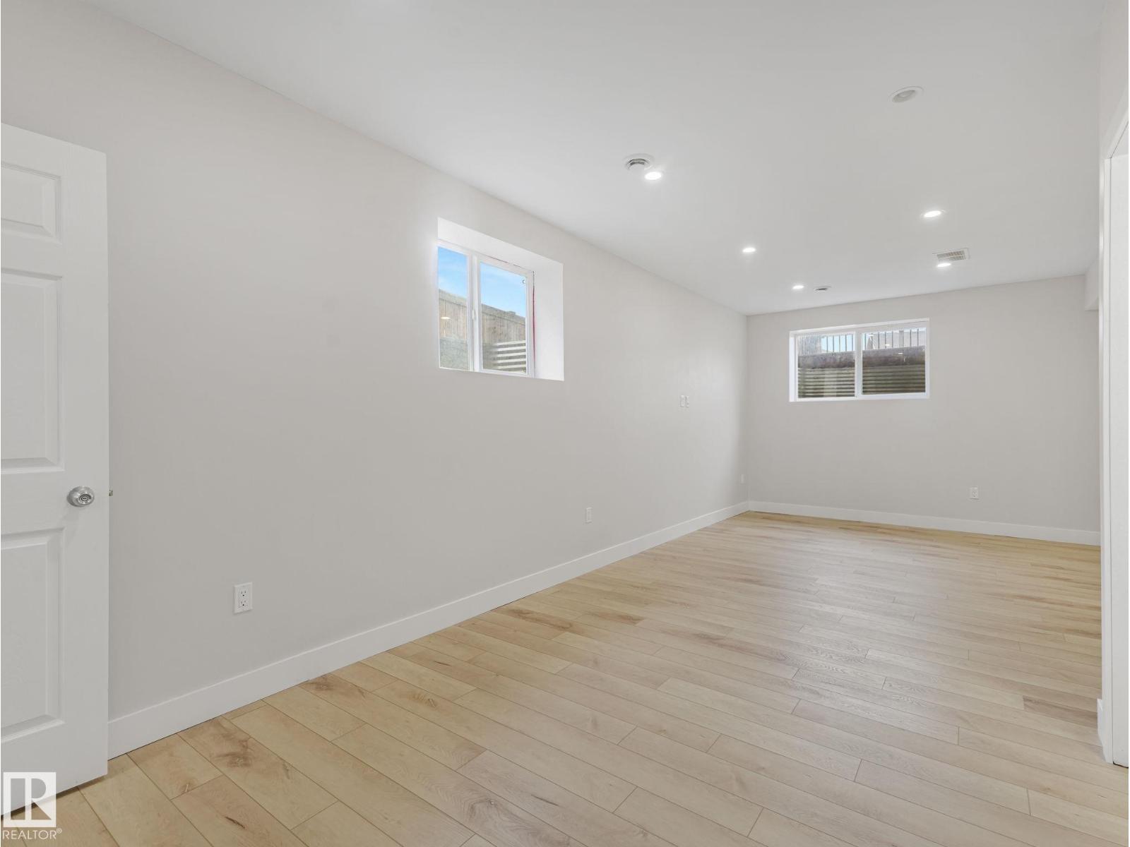 7327 24 AV SW - 57