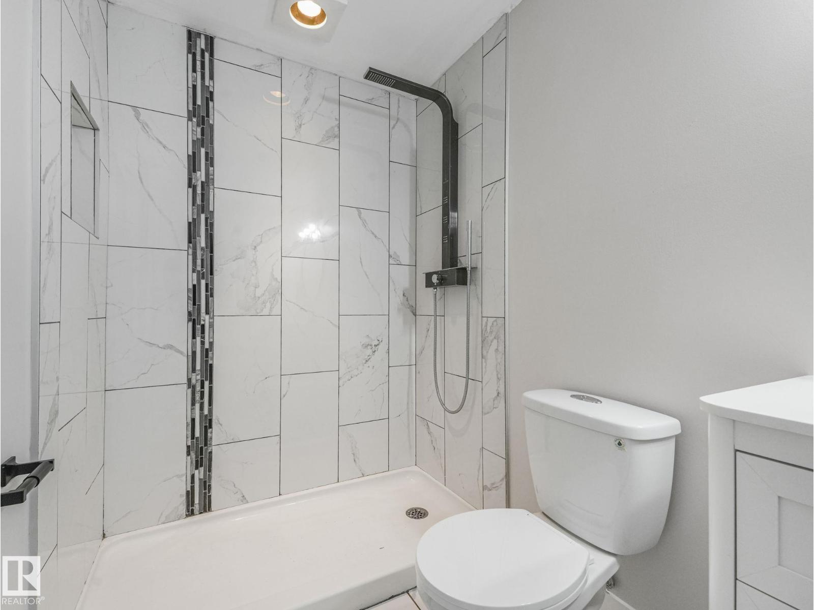 7327 24 AV SW - 55