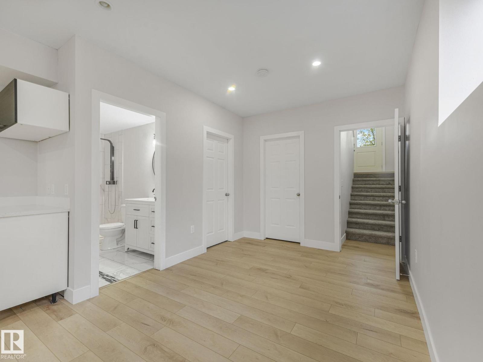 7327 24 AV SW - Image 58