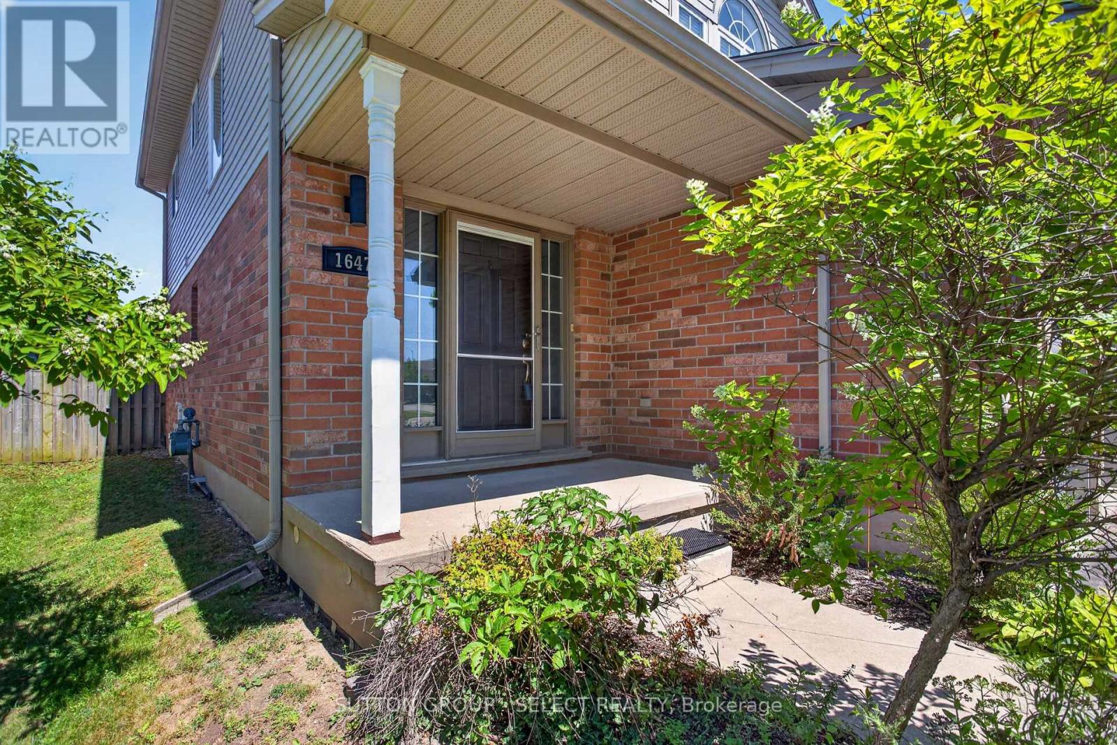 1647 BAYSWATER CRESCENT - 2