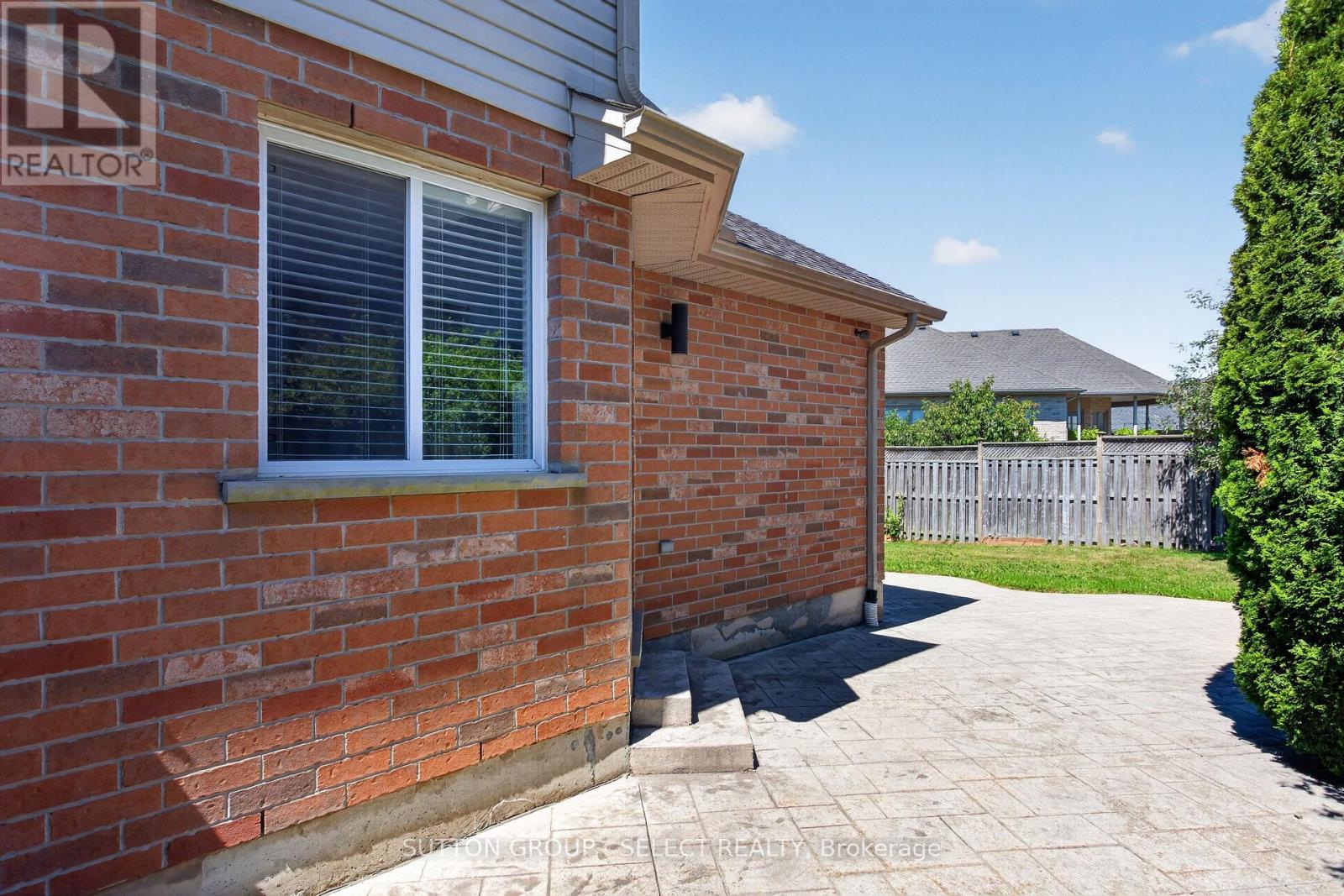 1647 BAYSWATER CRESCENT - Image 29