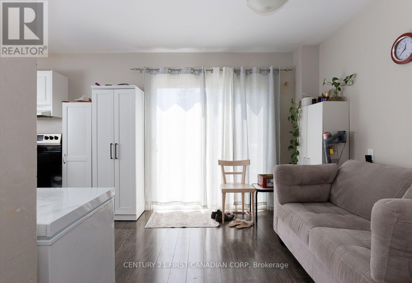 #122 70 FIDDLERS GREEN ROAD - Image 10