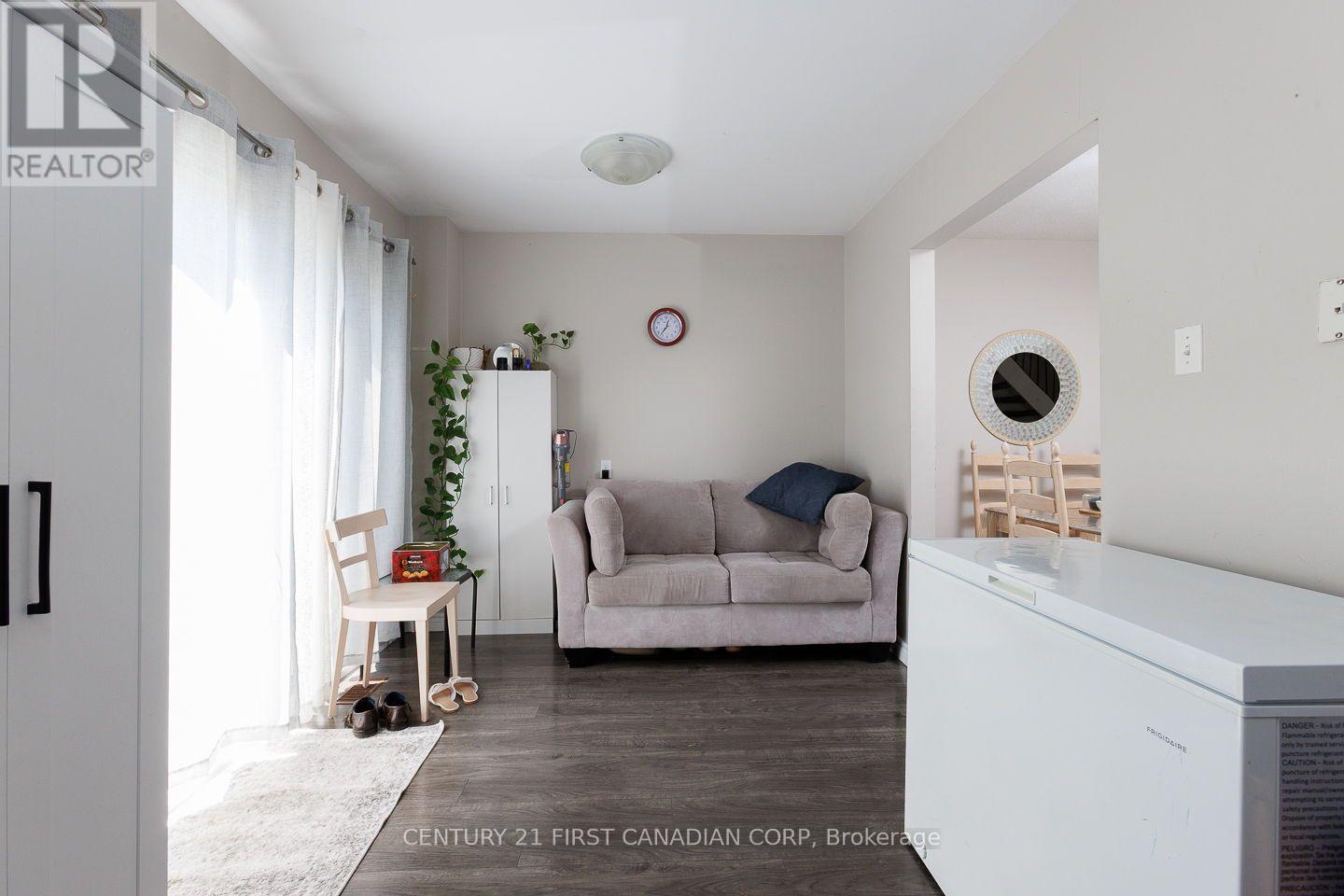 #122 70 FIDDLERS GREEN ROAD - Image 7
