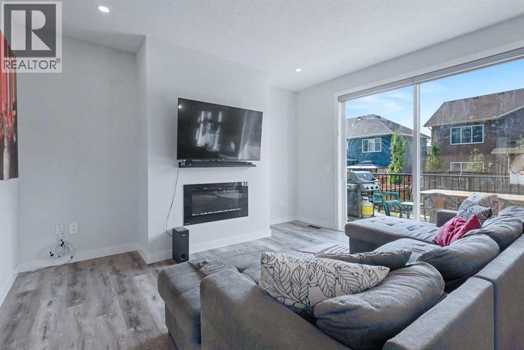 768 Edgefield Crescent - Image 4