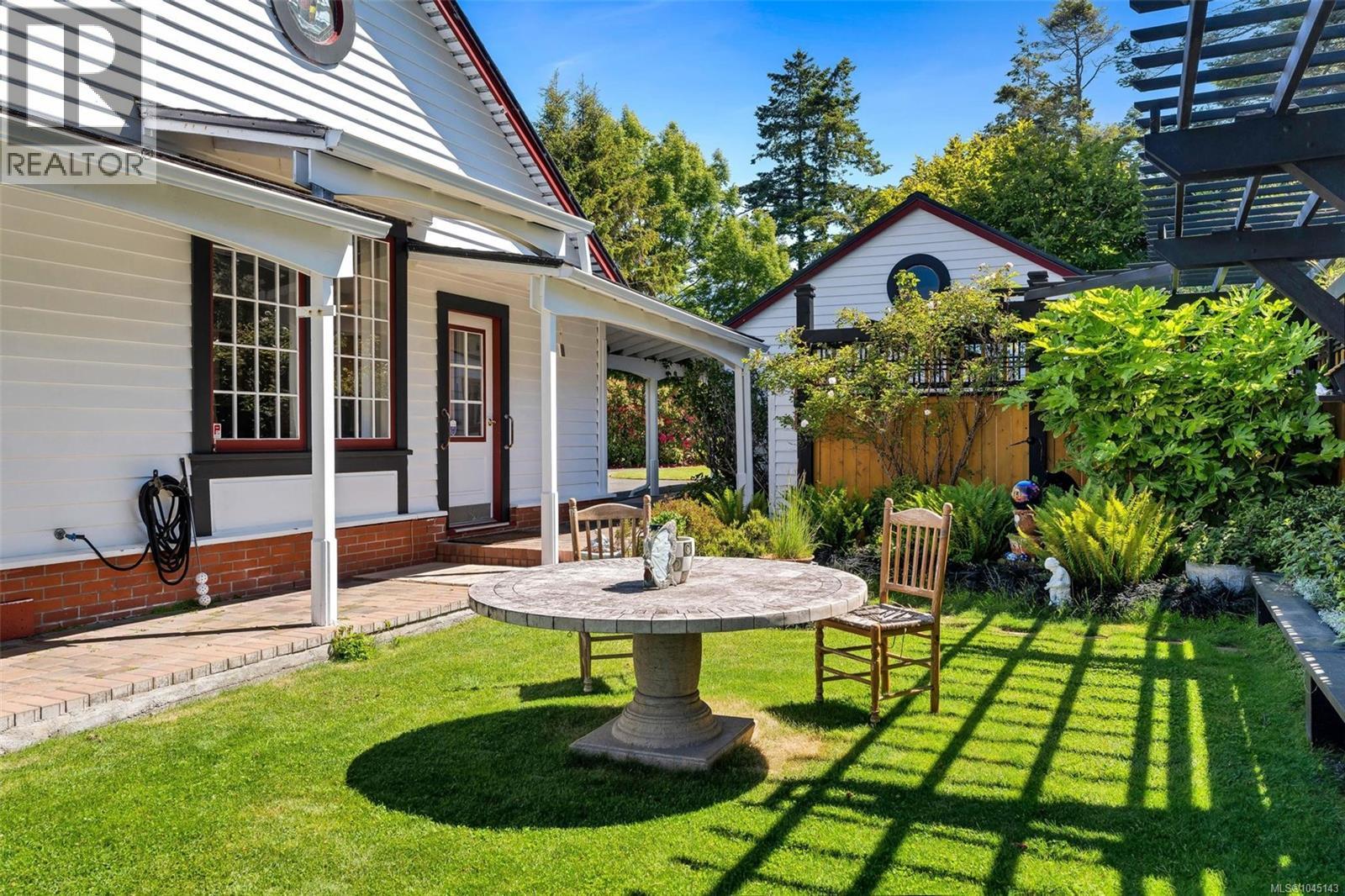 330 Plaskett Pl - 38
