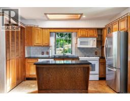 Family room - 330 Plaskett Pl, Esquimalt, BC V9A6G4 Photo 17