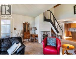 Living room - 330 Plaskett Pl, Esquimalt, BC V9A6G4 Photo 16