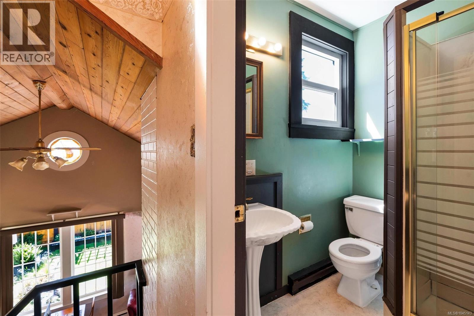 330 Plaskett Pl - 34
