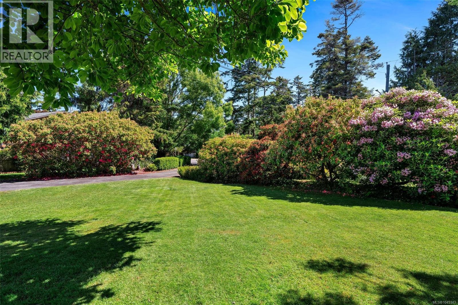 330 Plaskett Pl - 52