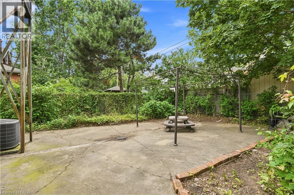 105 ROSEMONT Avenue - 25