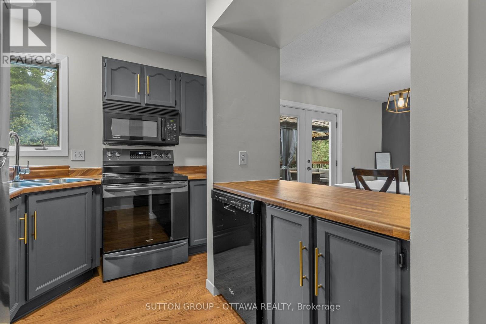8097 LAURIE LANE - 10