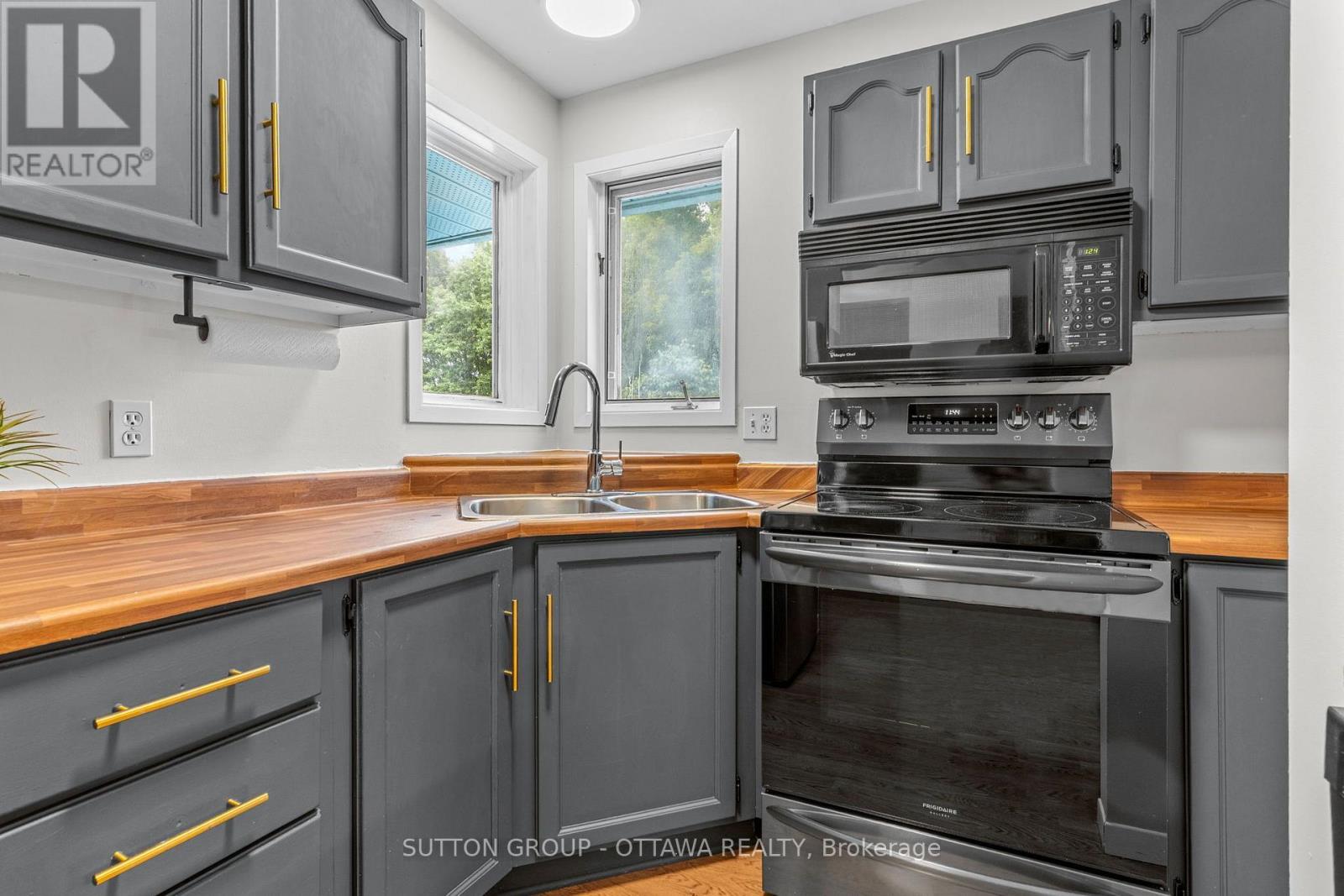 8097 LAURIE LANE - 11