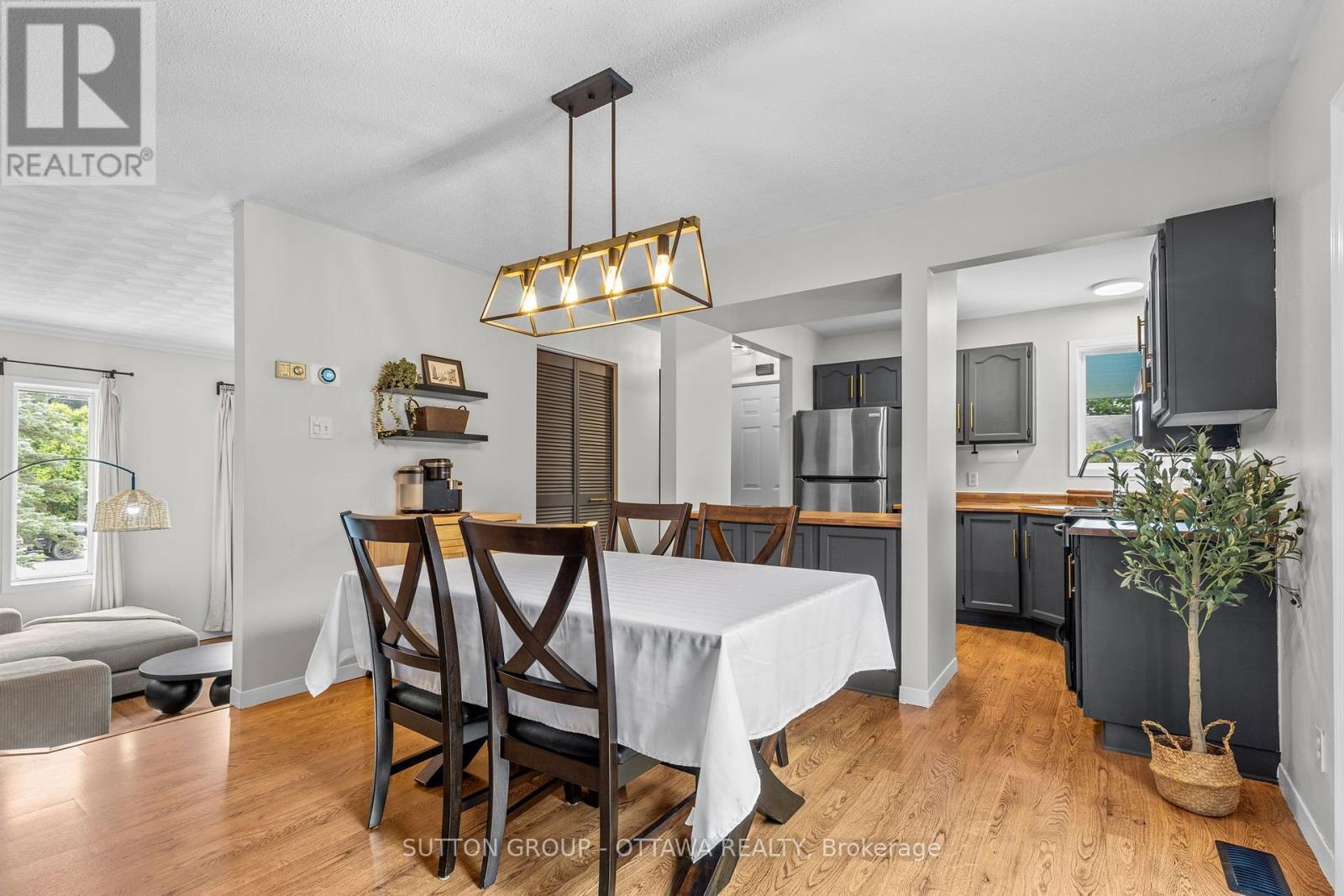 3 Bed, 2 Bath House for Sale in Ottawa – 8097 LAURIE LANE, Ottawa – MLS# X13644006 - Image 16