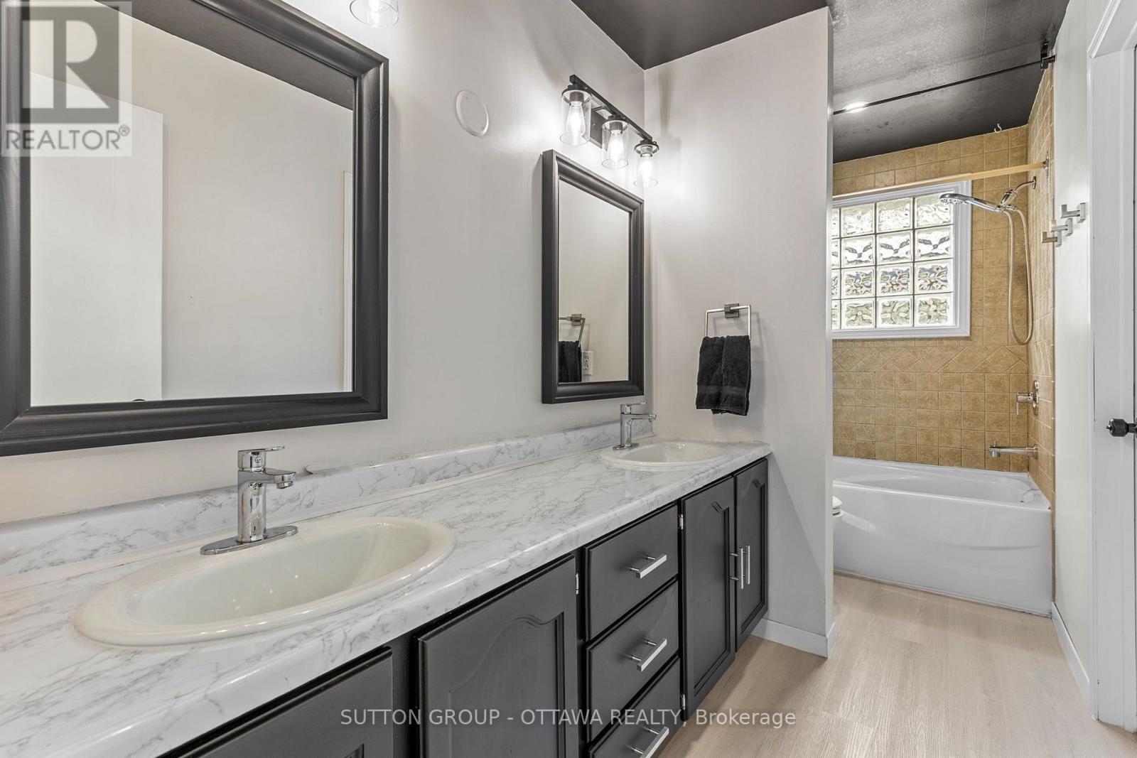 8097 LAURIE LANE - 23