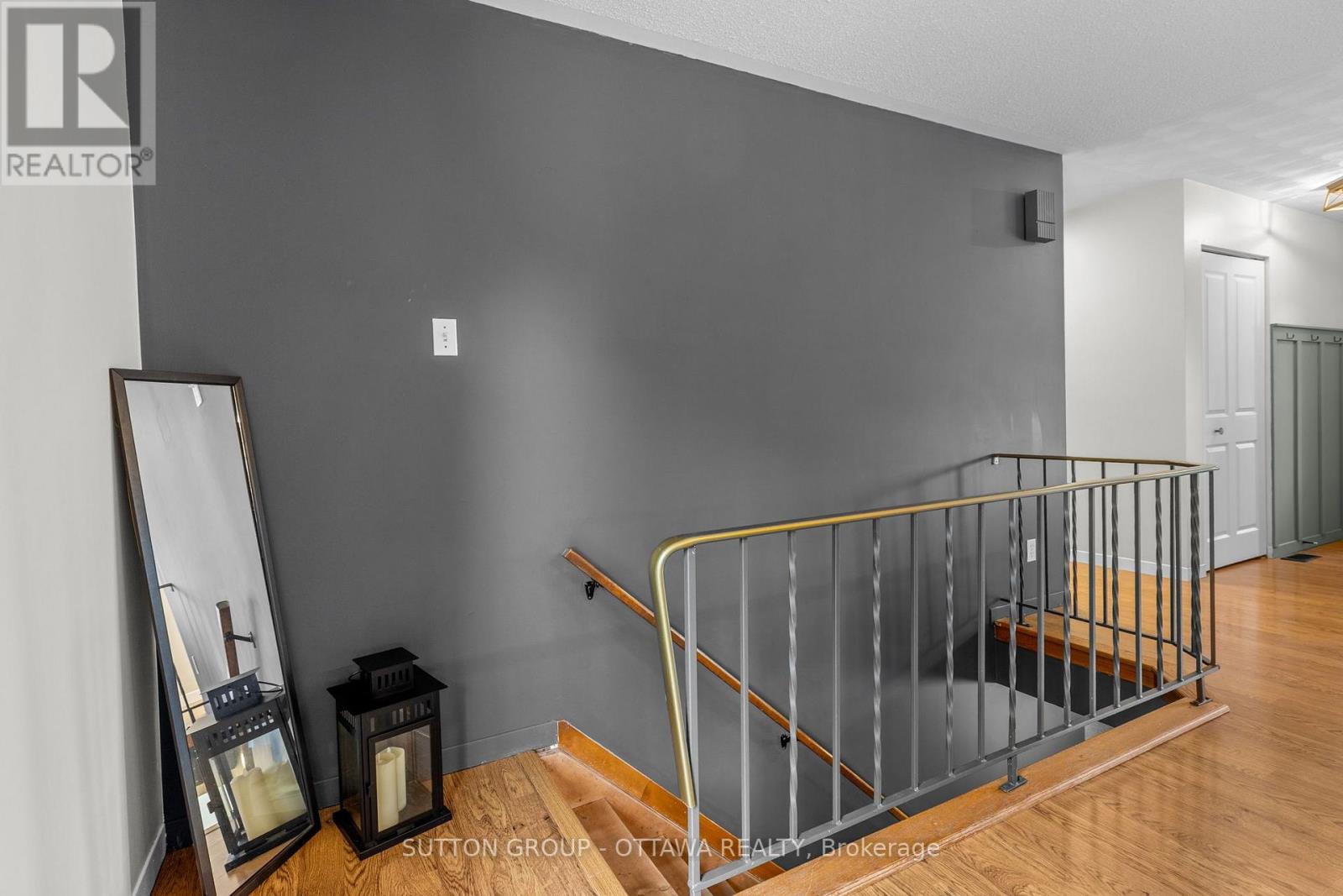 3 Bed, 2 Bath House for Sale in Ottawa – 8097 LAURIE LANE, Ottawa – MLS# X13644006 - Image 25