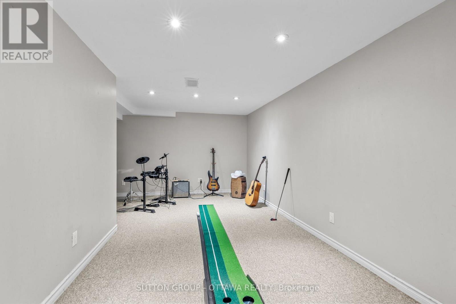3 Bed, 2 Bath House for Sale in Ottawa – 8097 LAURIE LANE, Ottawa – MLS# X13644006 - Image 29