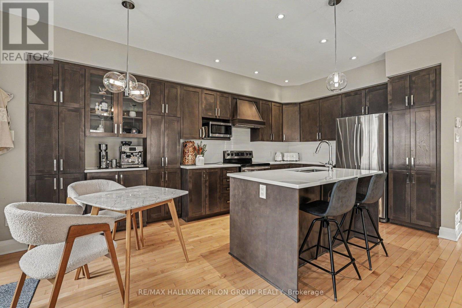 208 BUTTERFLY WALK - Image 8