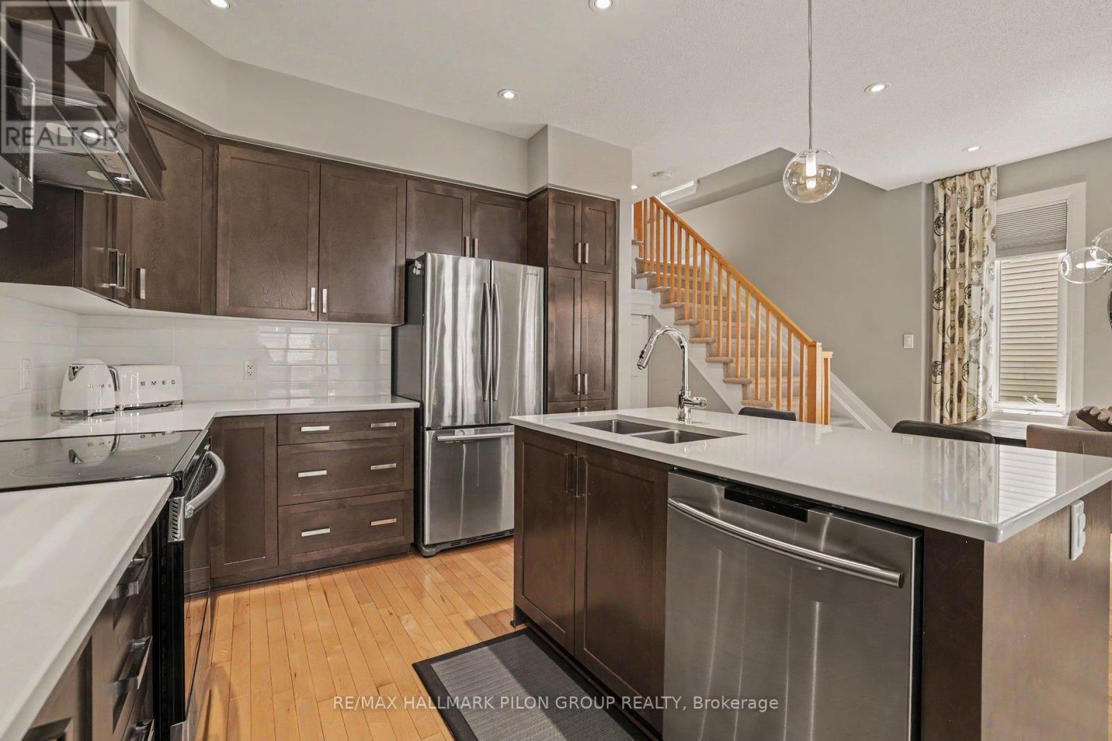 208 BUTTERFLY WALK - Image 9