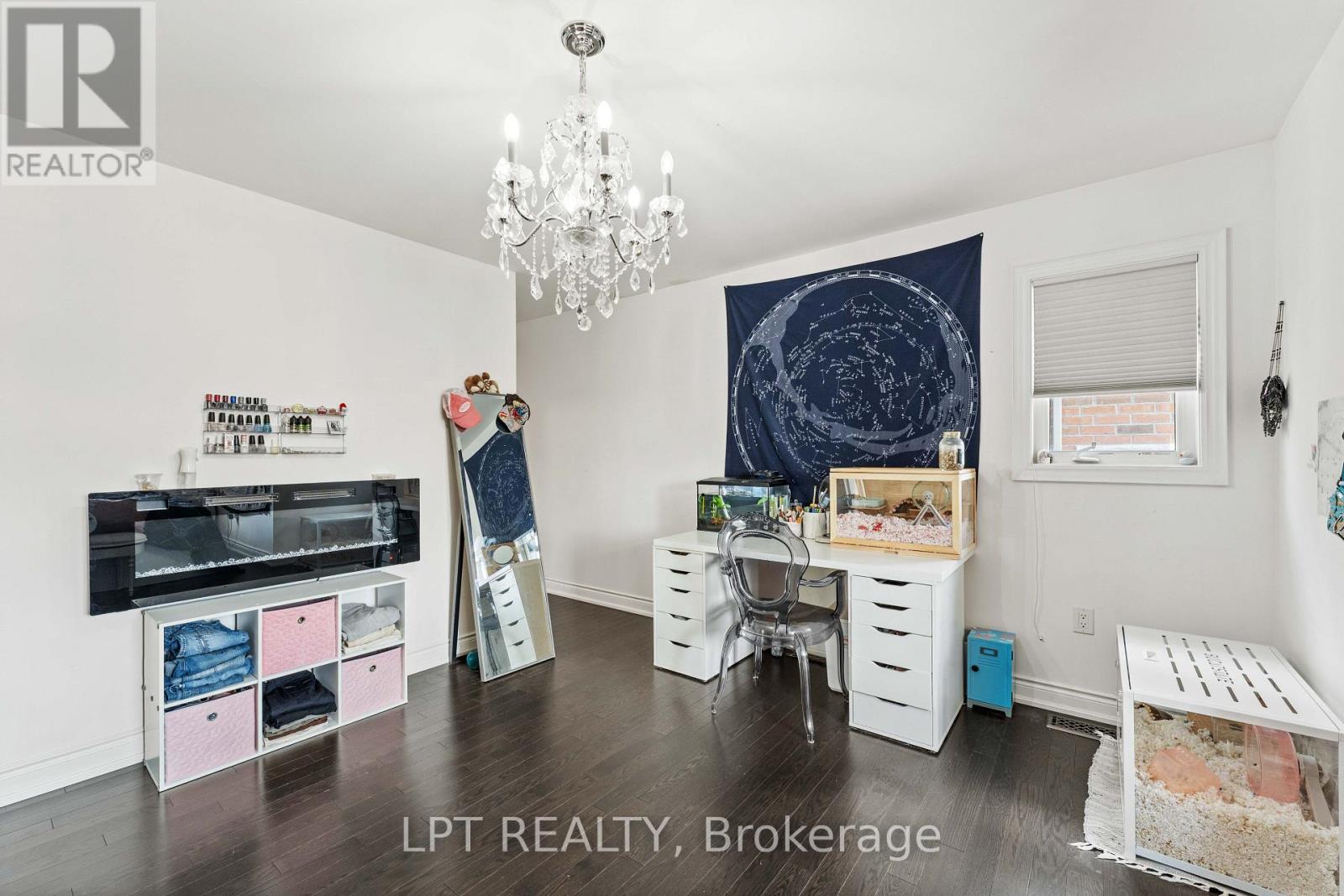 20 MANOR FOREST ROAD - 33