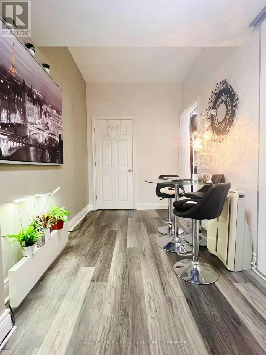#8 151 TOWNSGATE DRIVE - 22