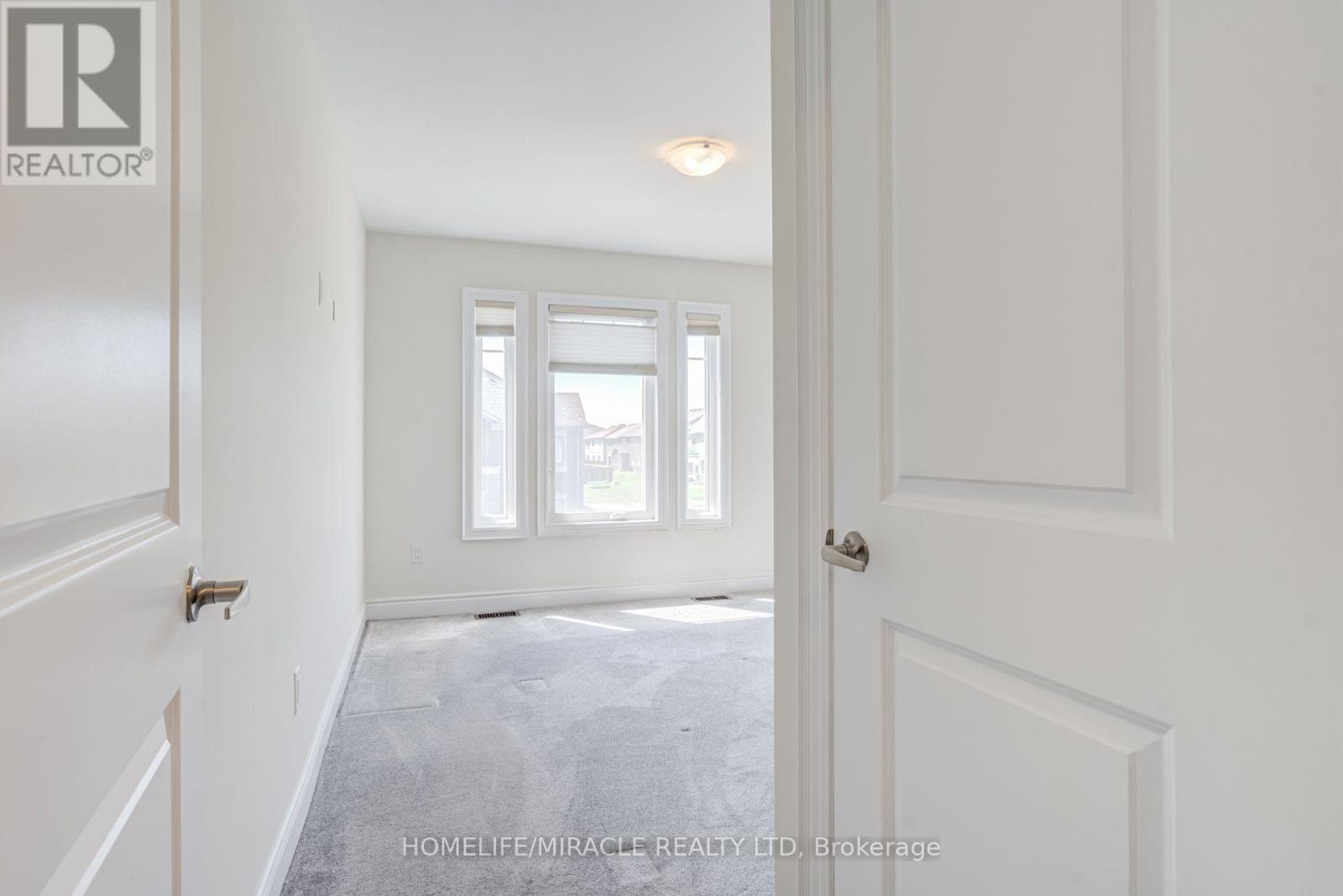 25 LORNE THOMAS PLACE - 27