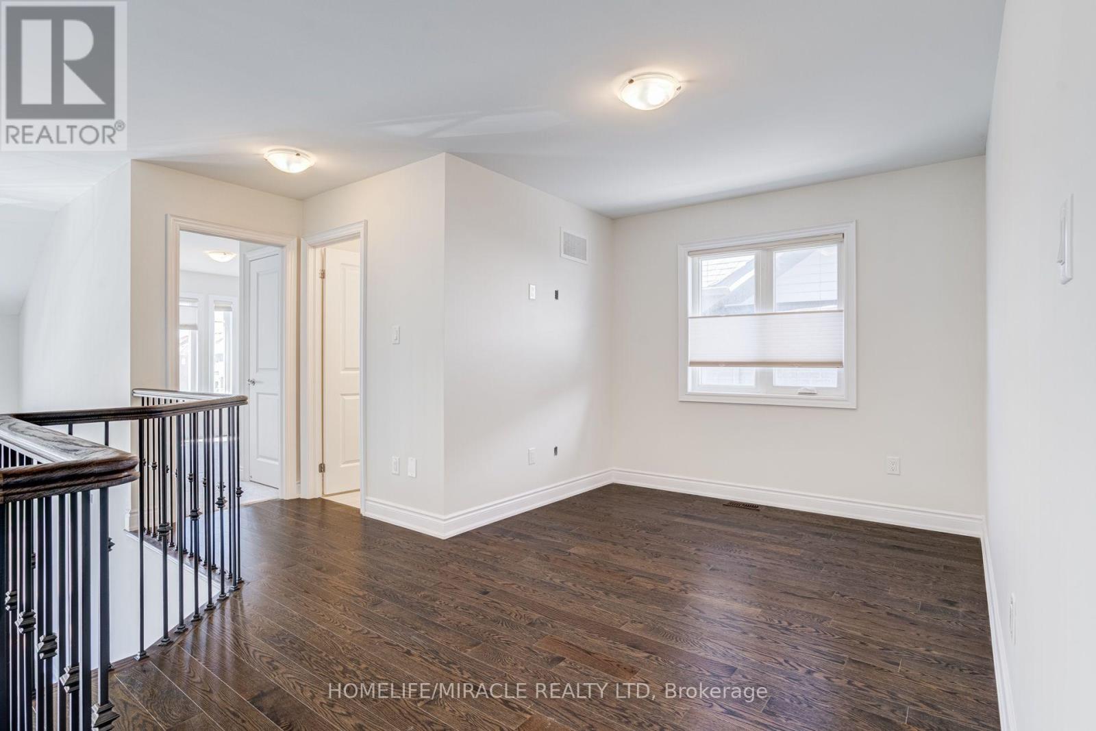 25 LORNE THOMAS PLACE - 31