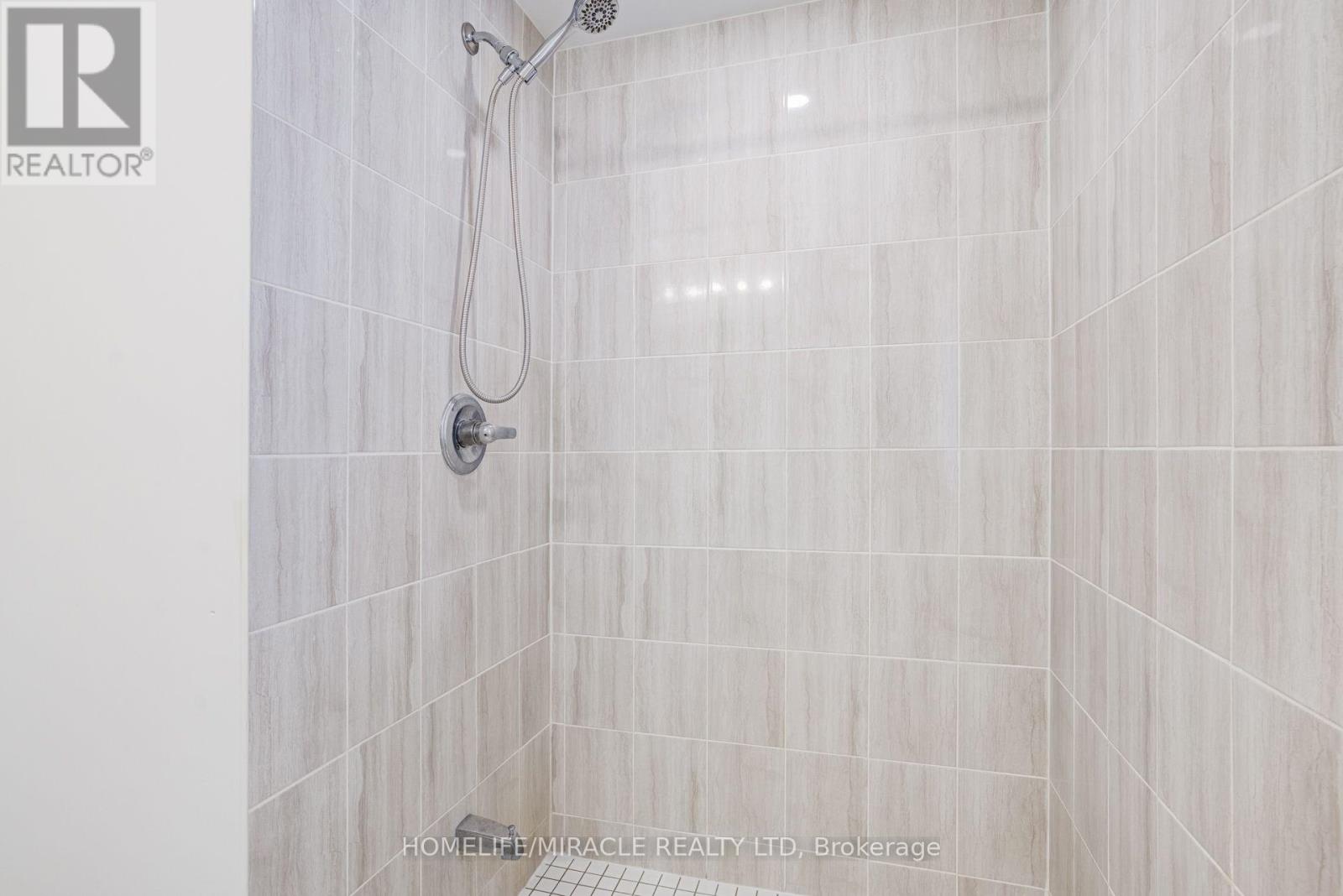 25 LORNE THOMAS PLACE - 35