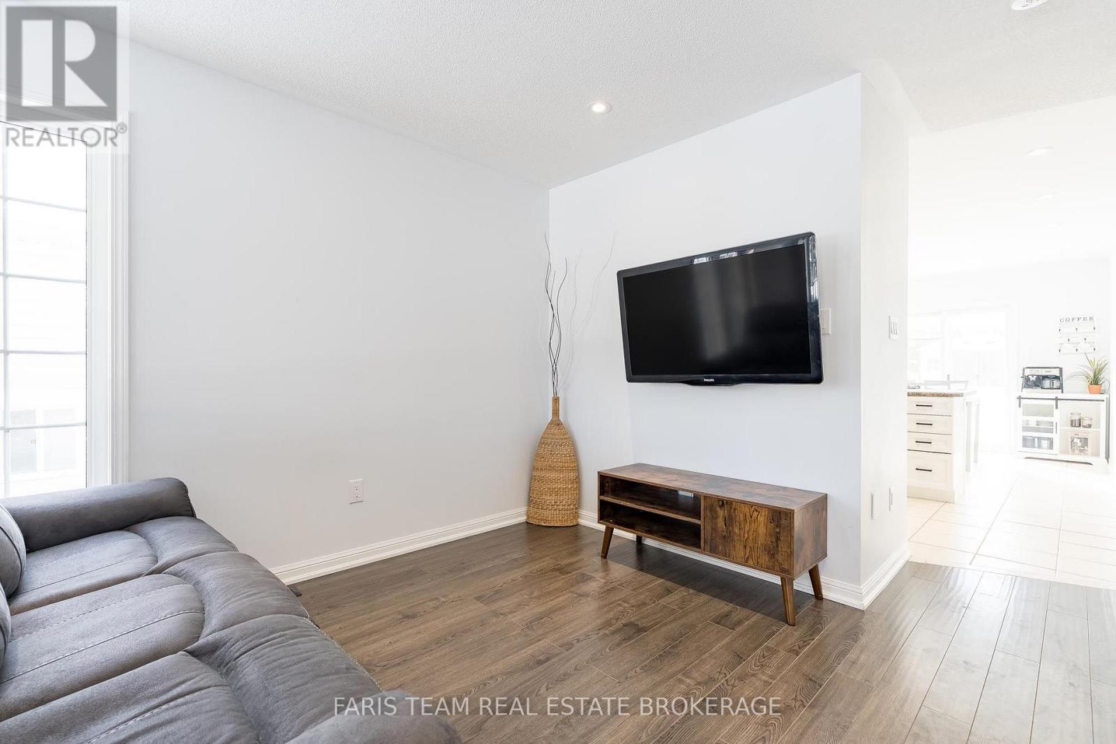 92 WESLEY AVENUE - 12