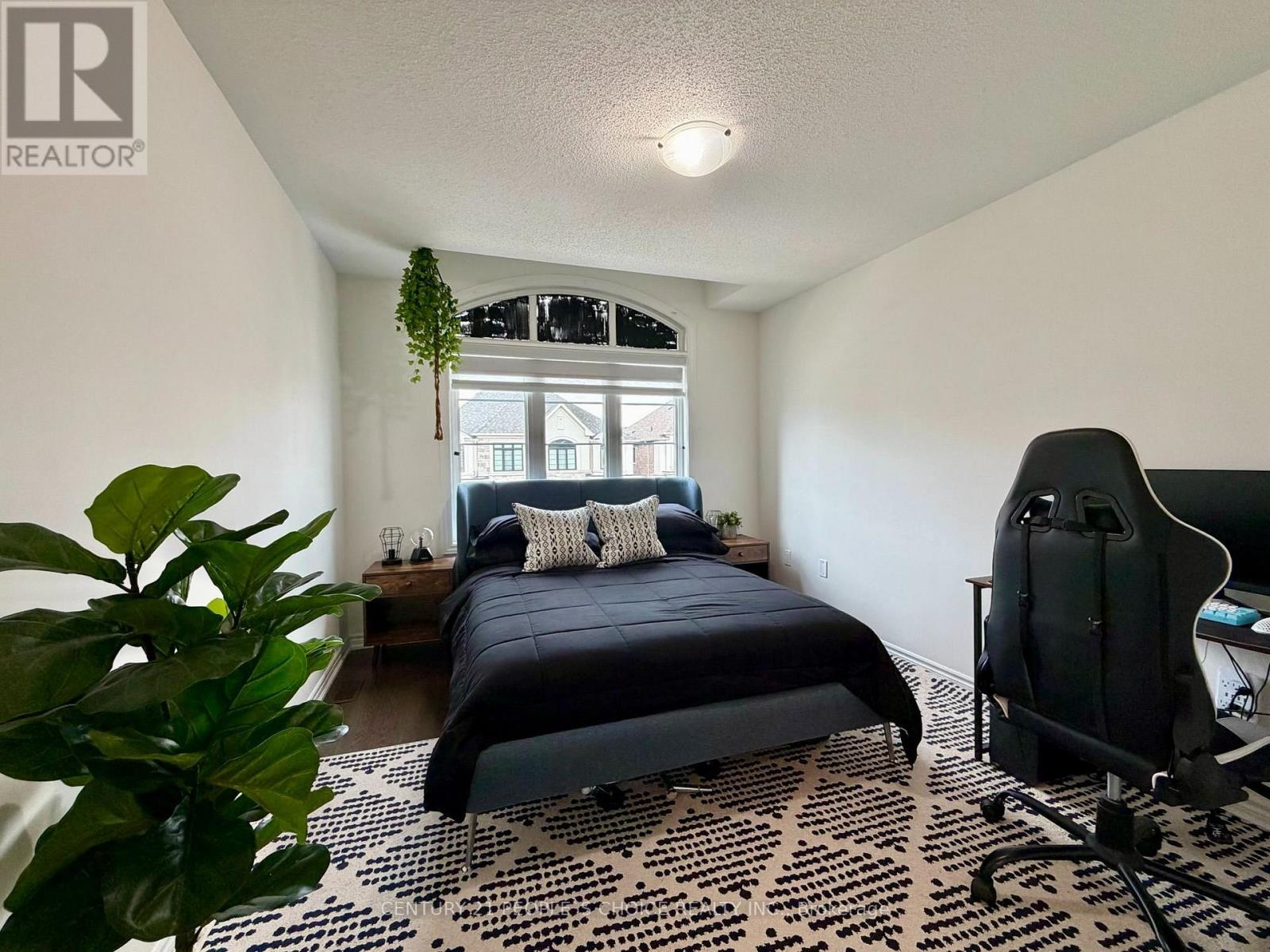 487 BERGAMOT AVENUE - 23