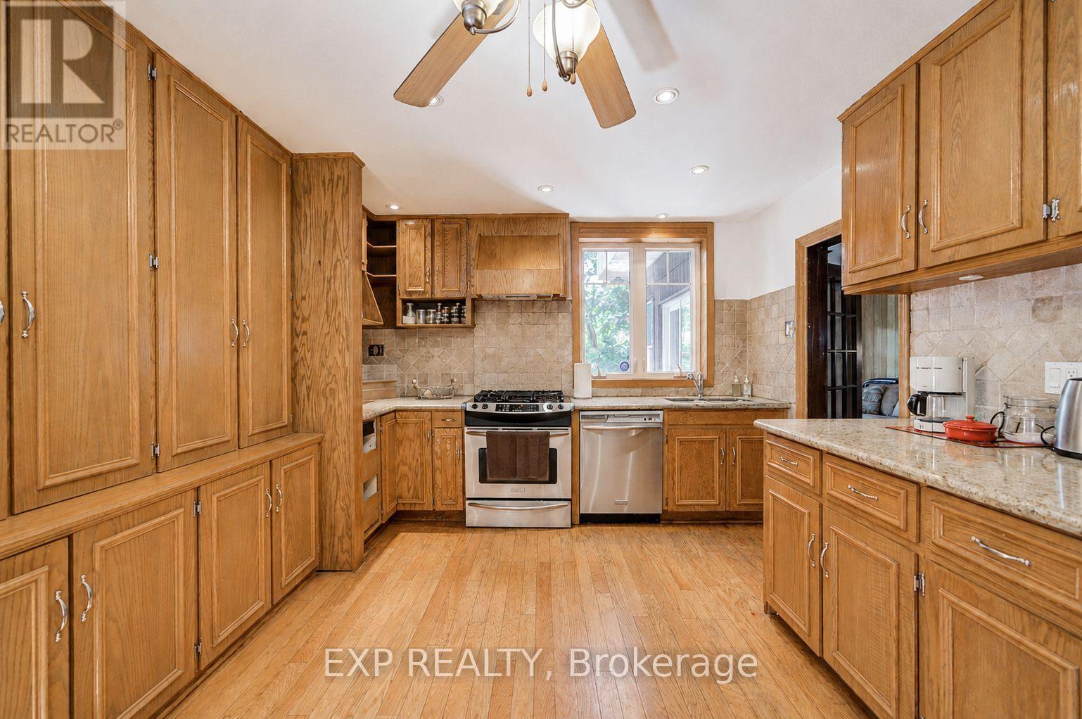 10 KING STREET CRESCENT - 19