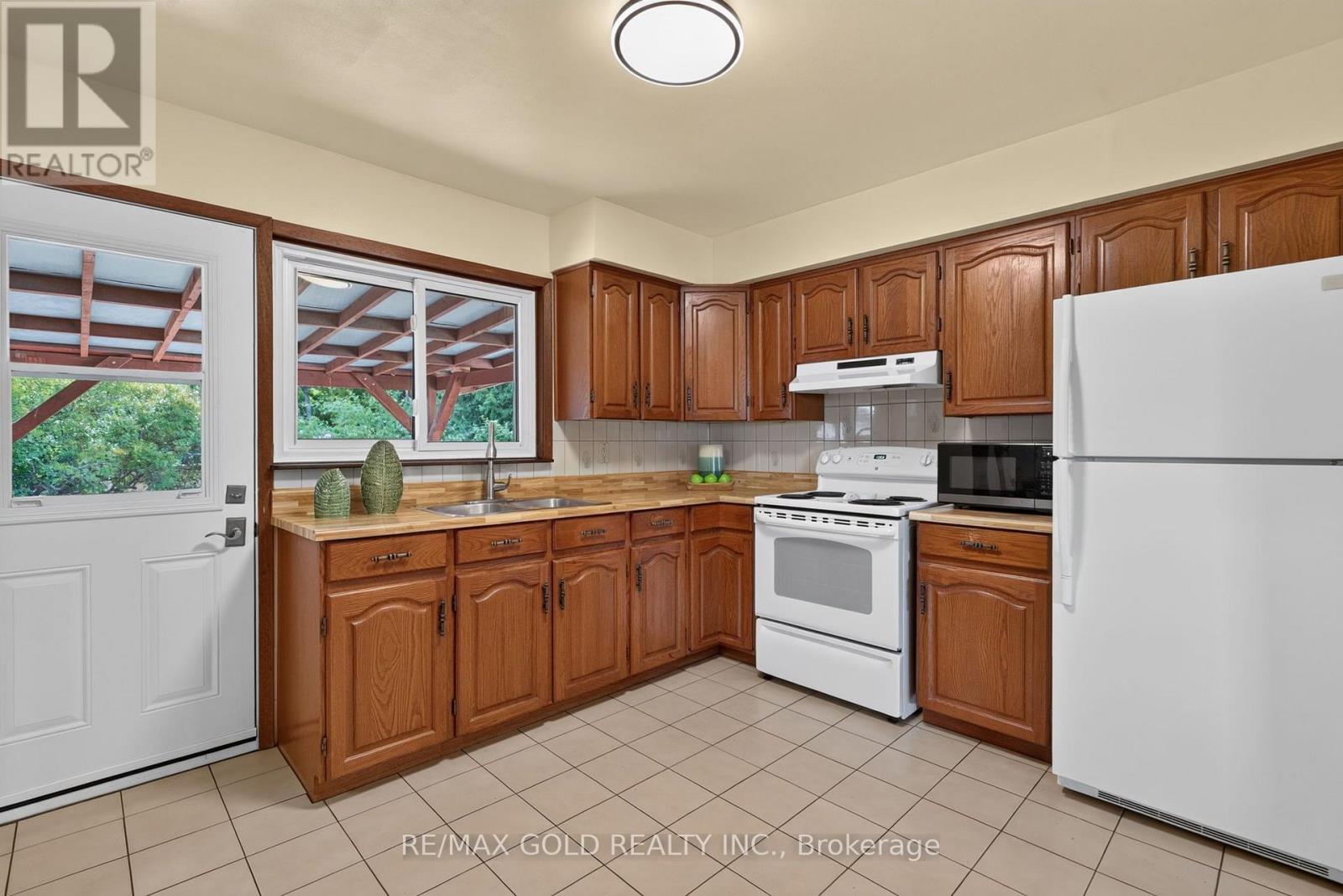 18 ESPLANADE ROAD - 14