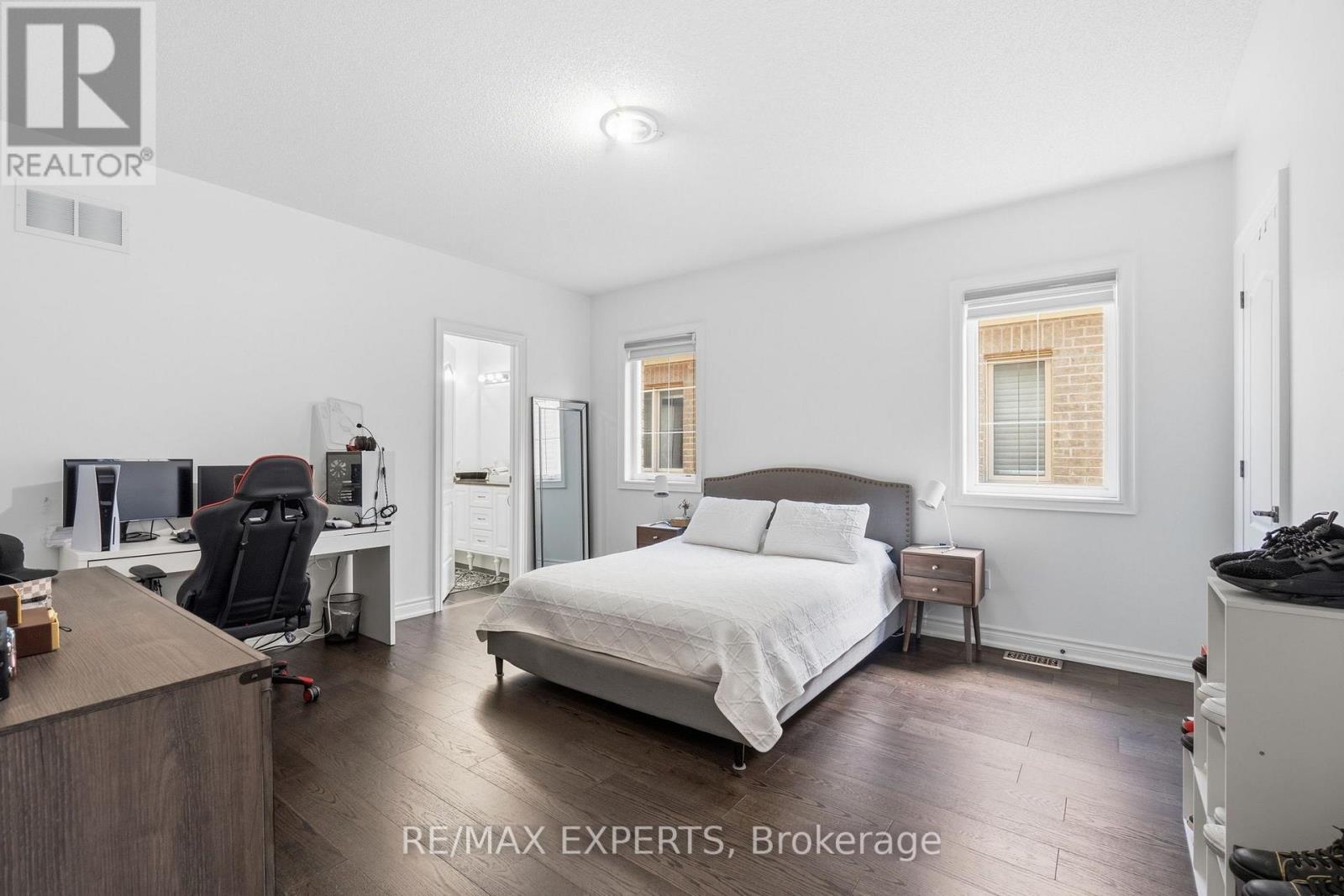 3 ROCKTON COURT - 32