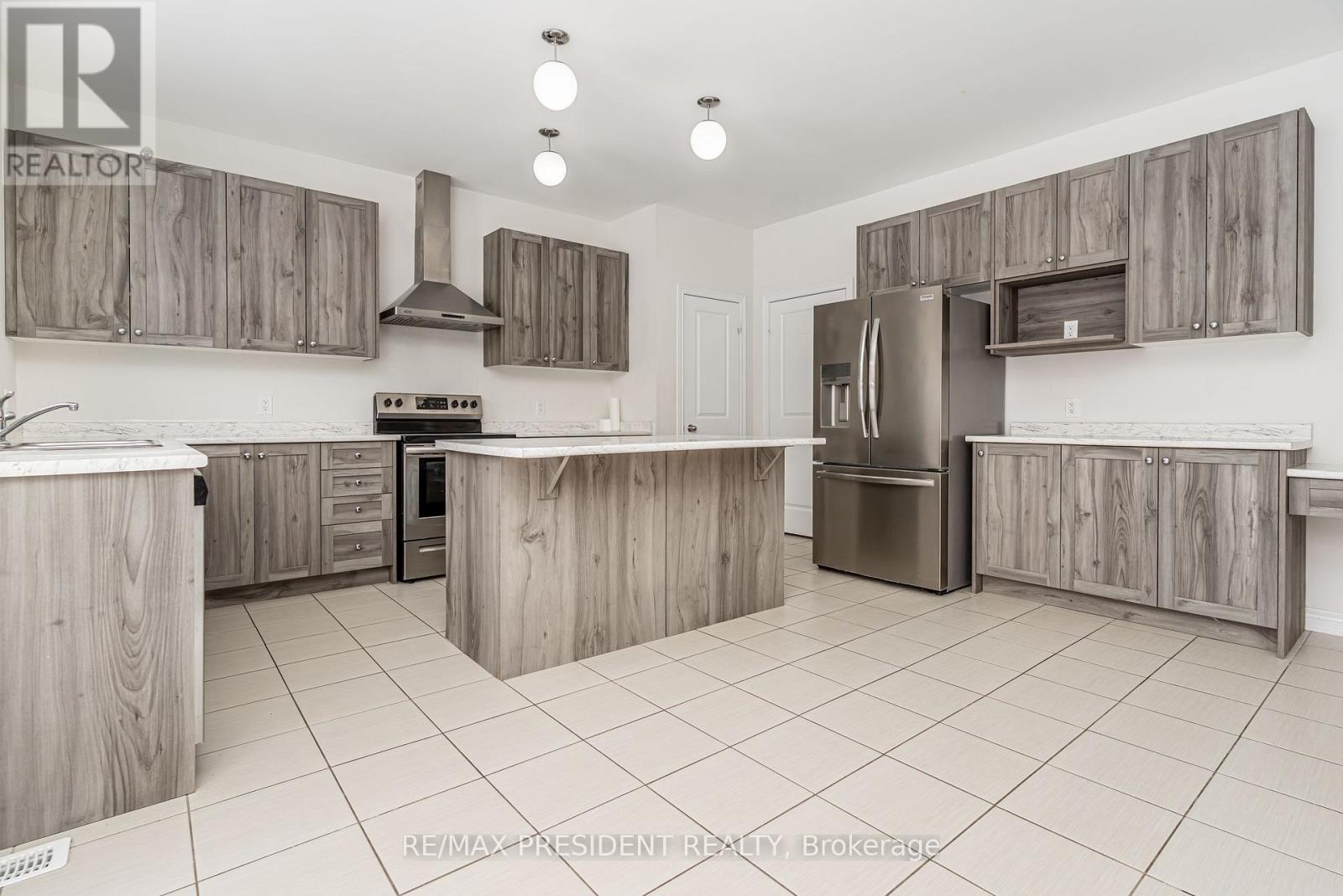 663 ANISHINAABE DRIVE - 14