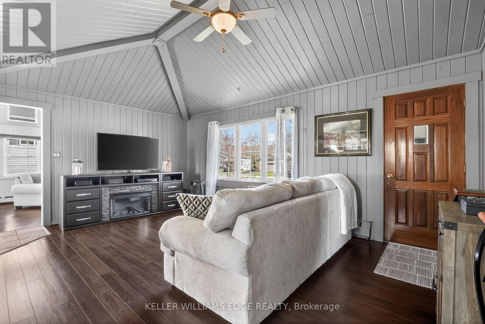3149 JEWELL AVENUE - 8