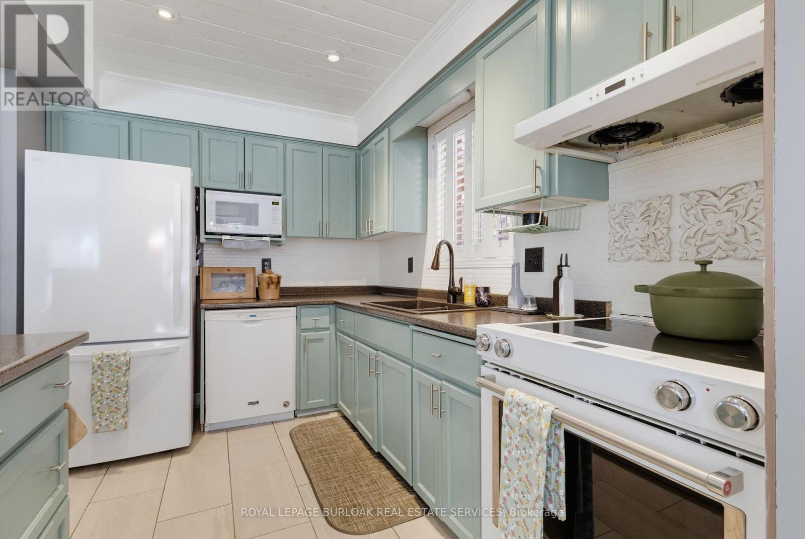 46 CHELSEA CRESCENT - 10