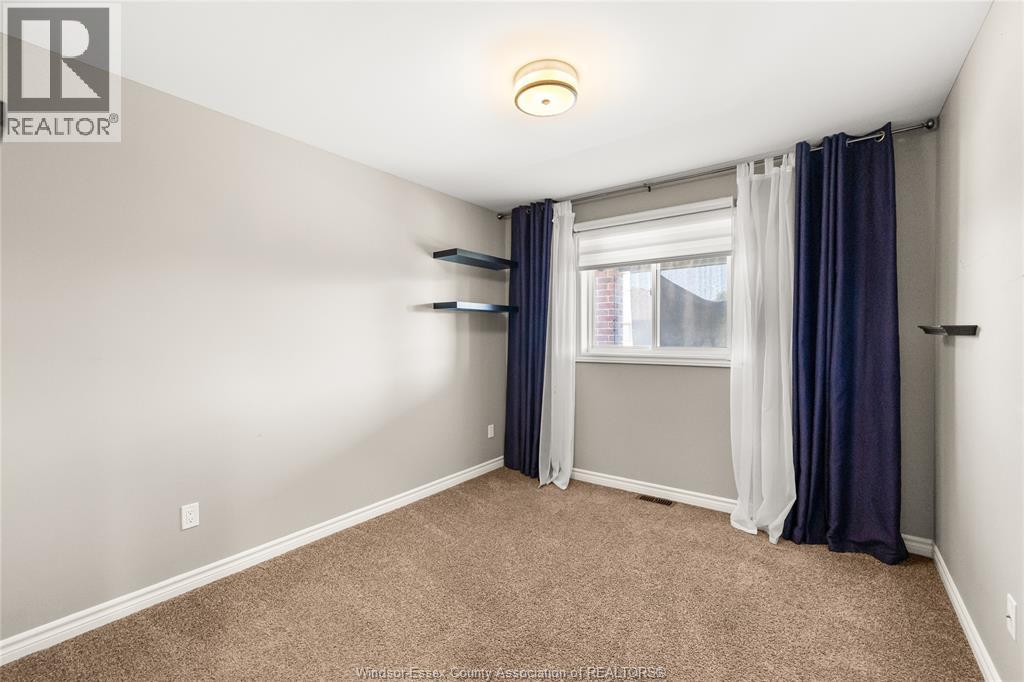 1068 THUNDERBAY AVENUE - 10