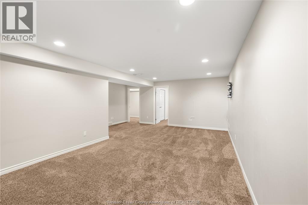 1068 THUNDERBAY AVENUE - 13