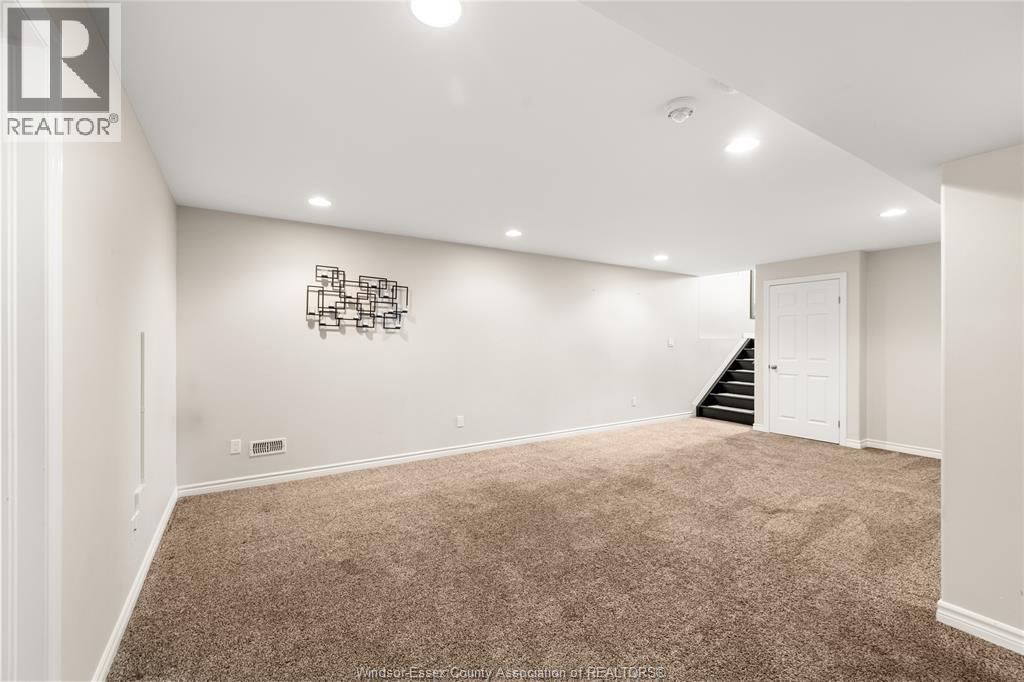 1068 THUNDERBAY AVENUE - 14