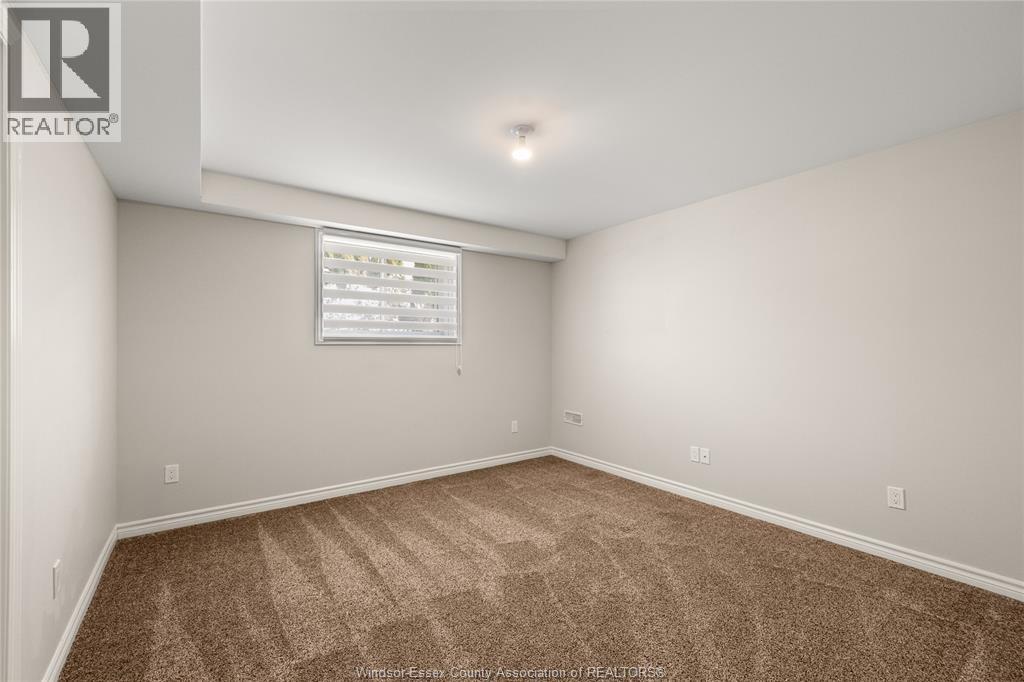 1068 THUNDERBAY AVENUE - 17