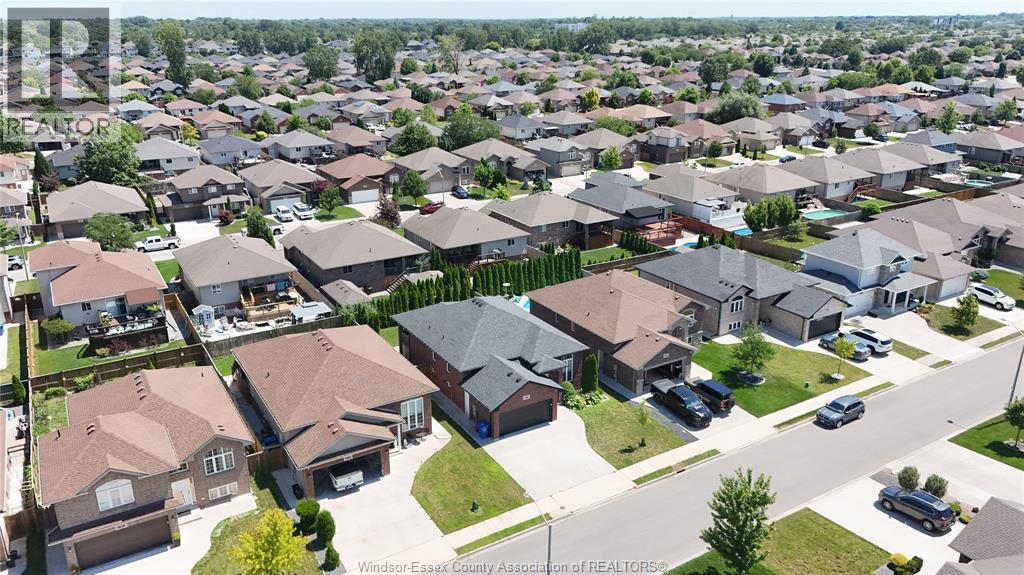 1068 THUNDERBAY AVENUE - 21